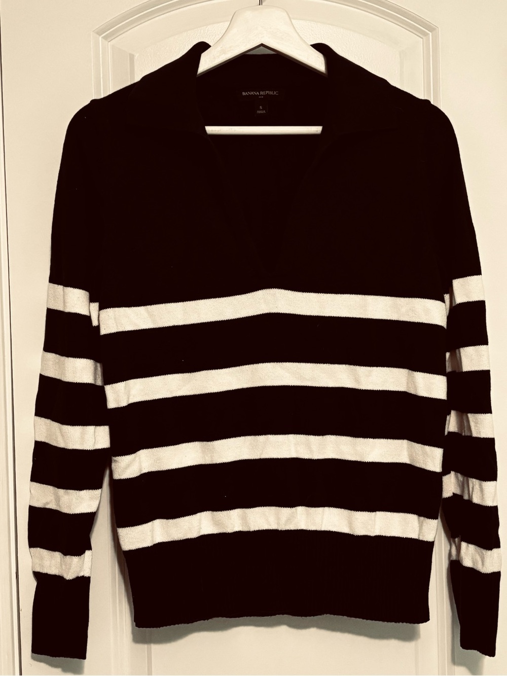 Banana Republic Black & White striped V-Neck Sweater